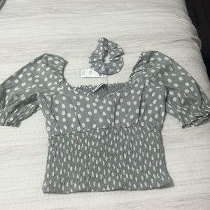 NWT Abercrombie and Fitch small top with matching scrunchy